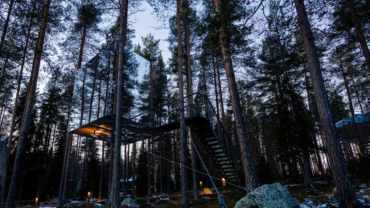 Mirror-House-Round-Up-Mirror-Cube-Treehouse-Sweden