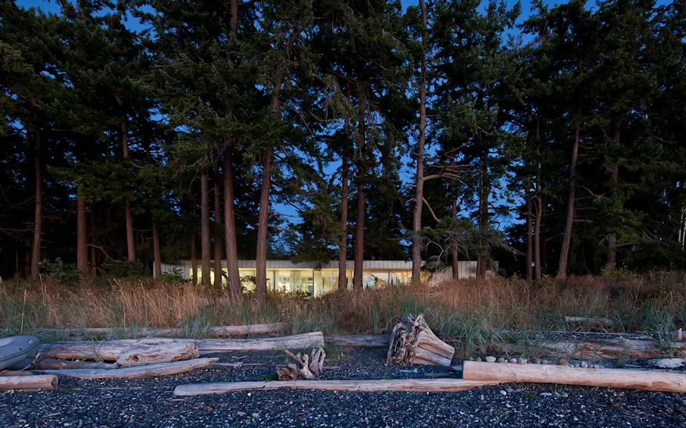 A Summer House In Harmony With Land and Sea on Orcas Island