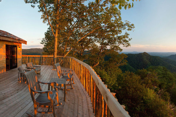 virginia-glamping-coopers-hawk-treehouse