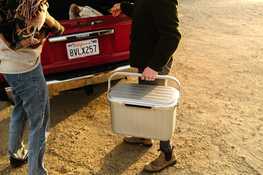 Genius "Ice-Free" Oyster Tempo Cooler Is Lightweight, Strong, and Stylish