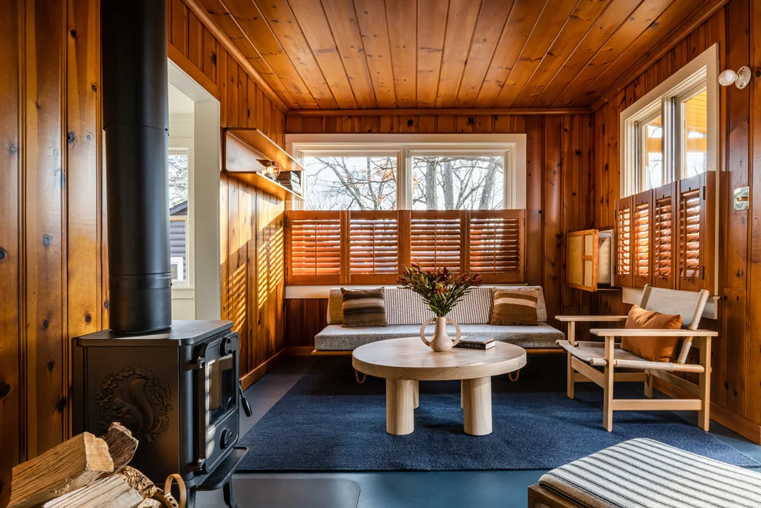 camptown-leeds-new-york-cabin-living-area