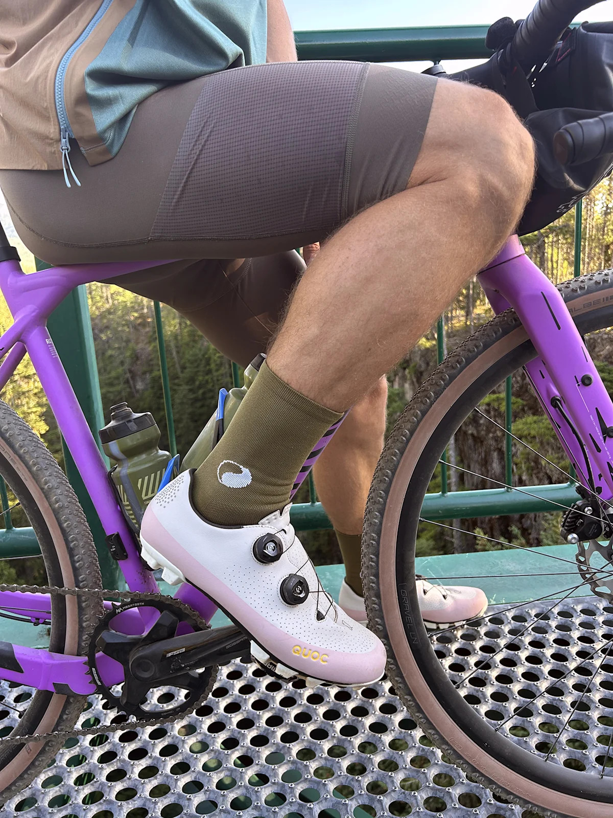Hans-Aschim-Gravel-Bike-Kit-PNS-Quoc-Shoes