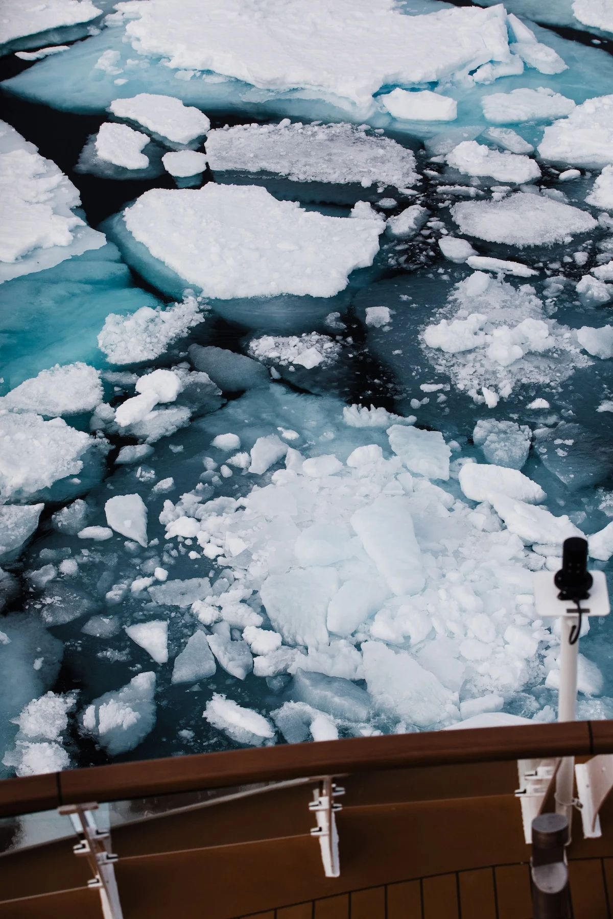 high-arctic-colors-svalbard-karthika-gupta-breaking-up-ice