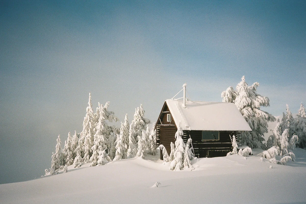taylor-burk-shooting-film-in-snow-3