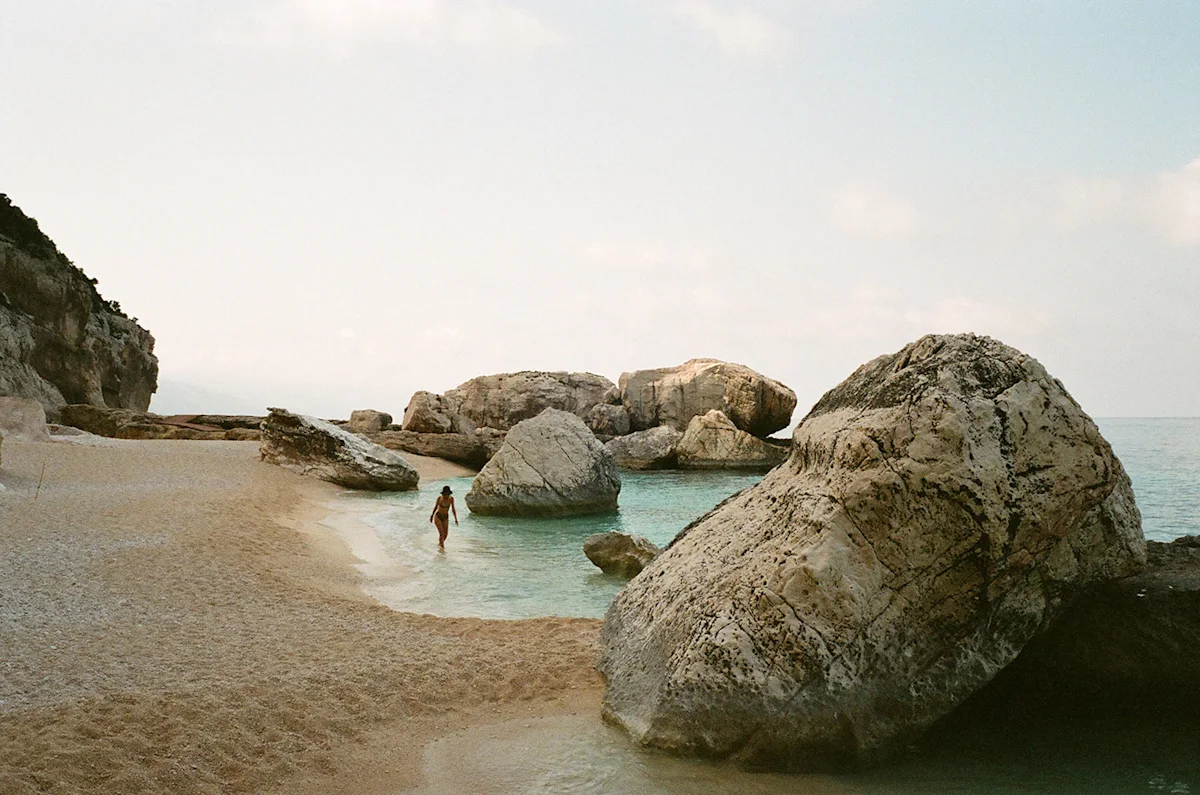 Mcinnis-Sardinia-Guide-FieldMag-13