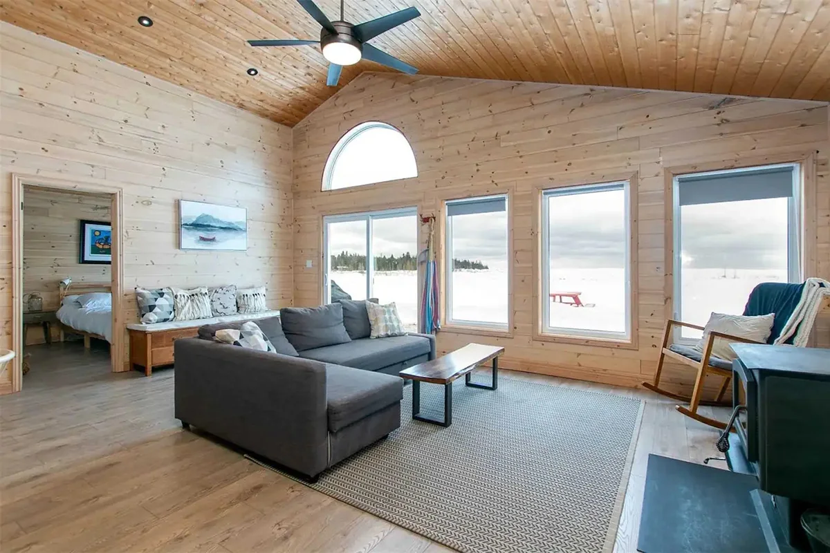 ontario-cabin-rentals-modern-tobermory-cabin
