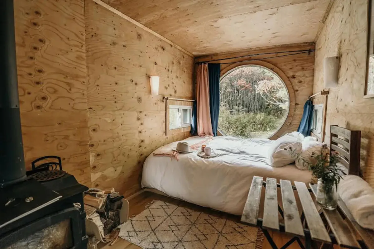 ontario-cabin-rentals-cabin-in-the-city-toronto-interior
