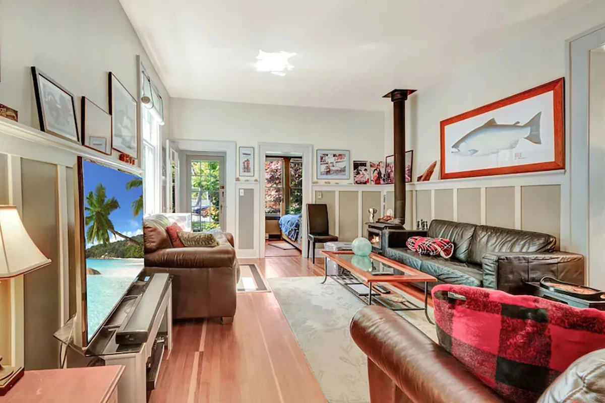victoria-cabins-and-vacation-rentals-roundup-james-bay-cottage-interior