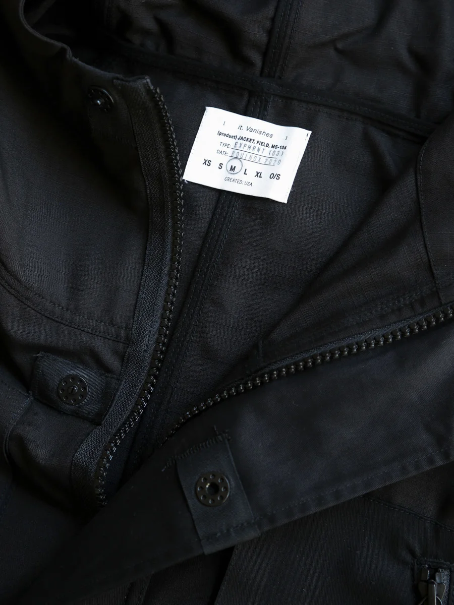 It-Vanishes-Apparel-Carbon-Details-2