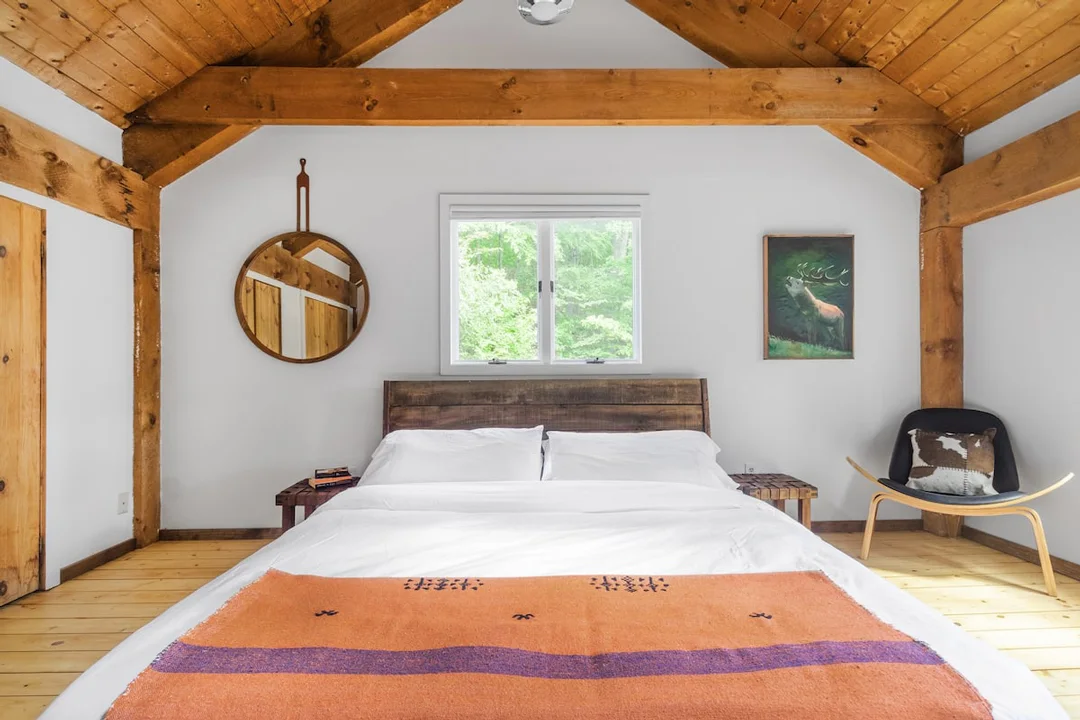 Hudson-Valley-Ancram-Rustic-Cabin-2