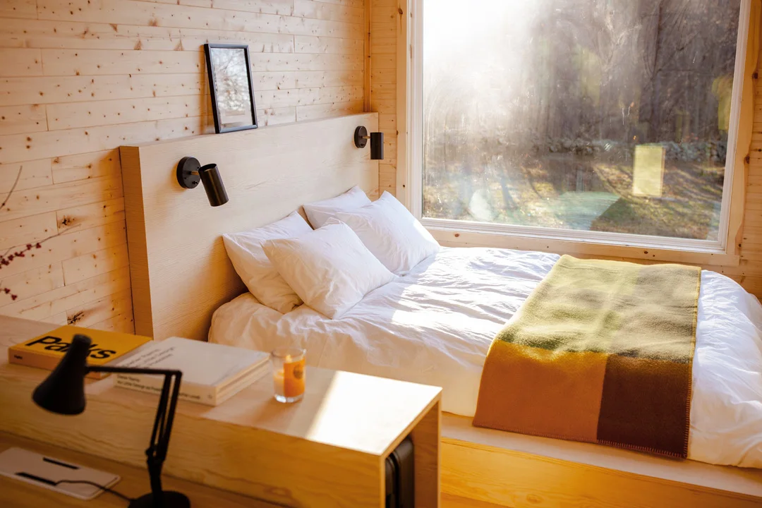 offsite-cabin-wassaic-new-york-interior-bed
