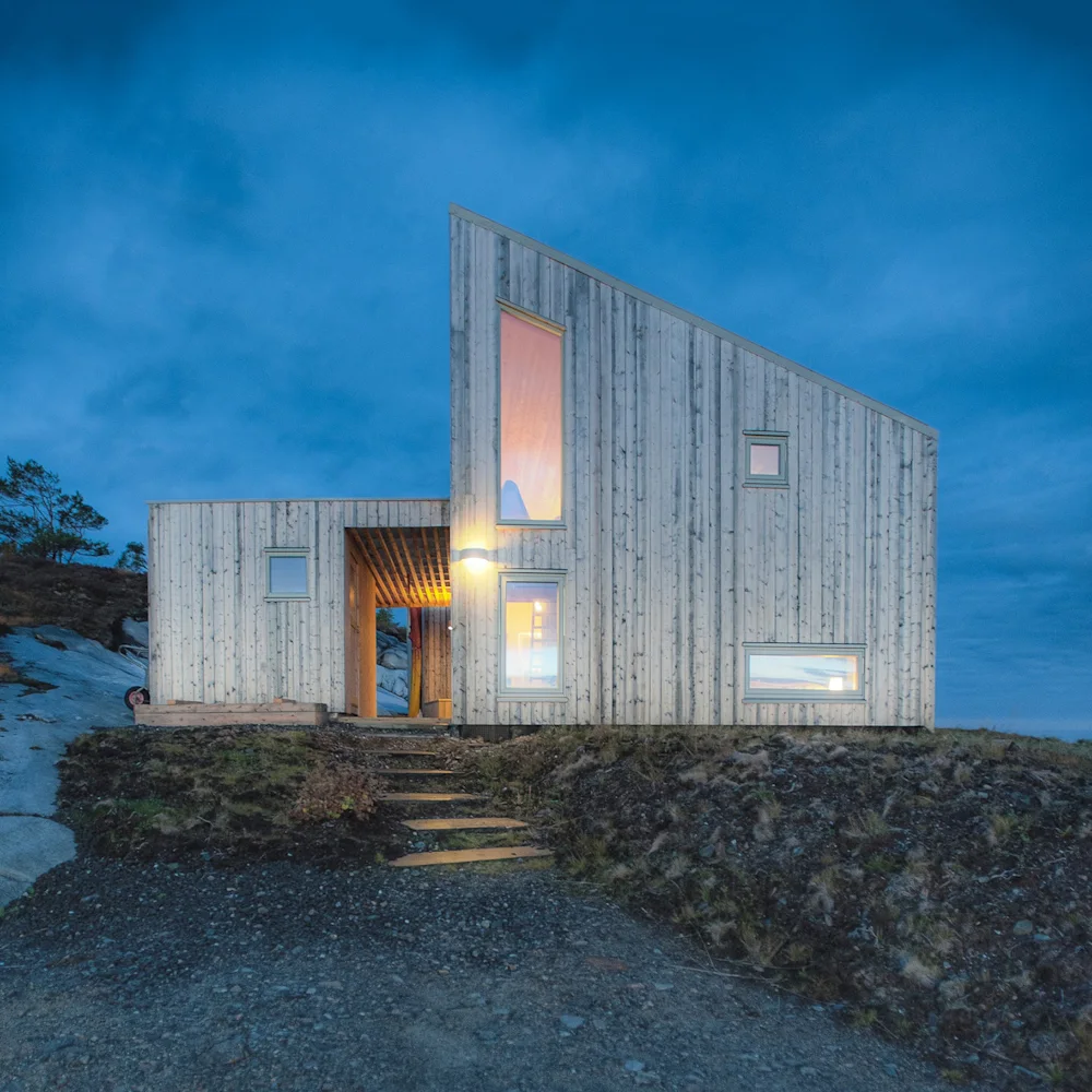 A Minimalist Seaside Retreat in Norway Worth Traveling For