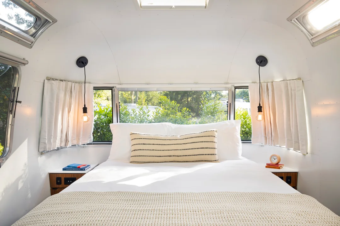 autocamp-massachusetts-cape-cod-airstreams-bed