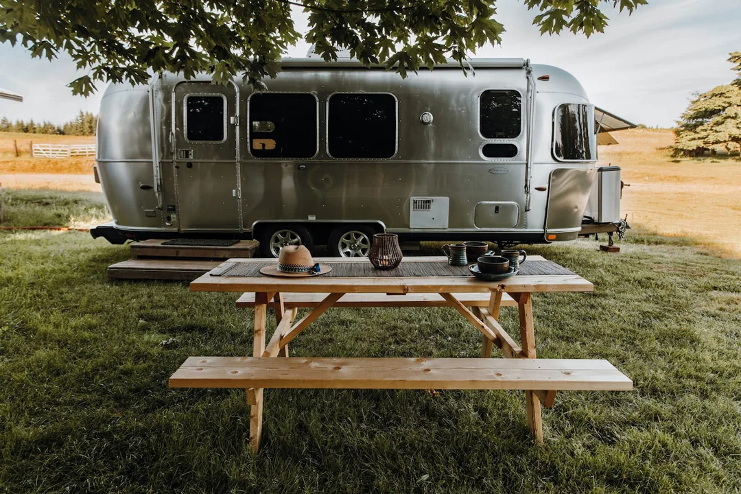 Oregon-Glamping-Scotts-Mills-Tipi-Airstream