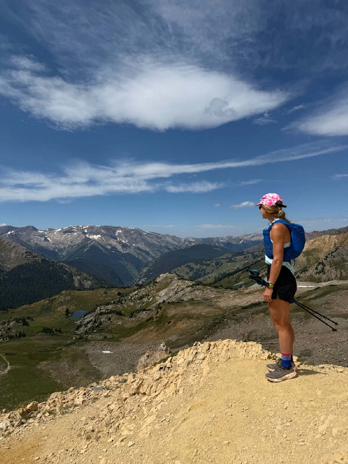 four-pass-loop-guide-looking-at-the-treasure-massif-from-trailrider