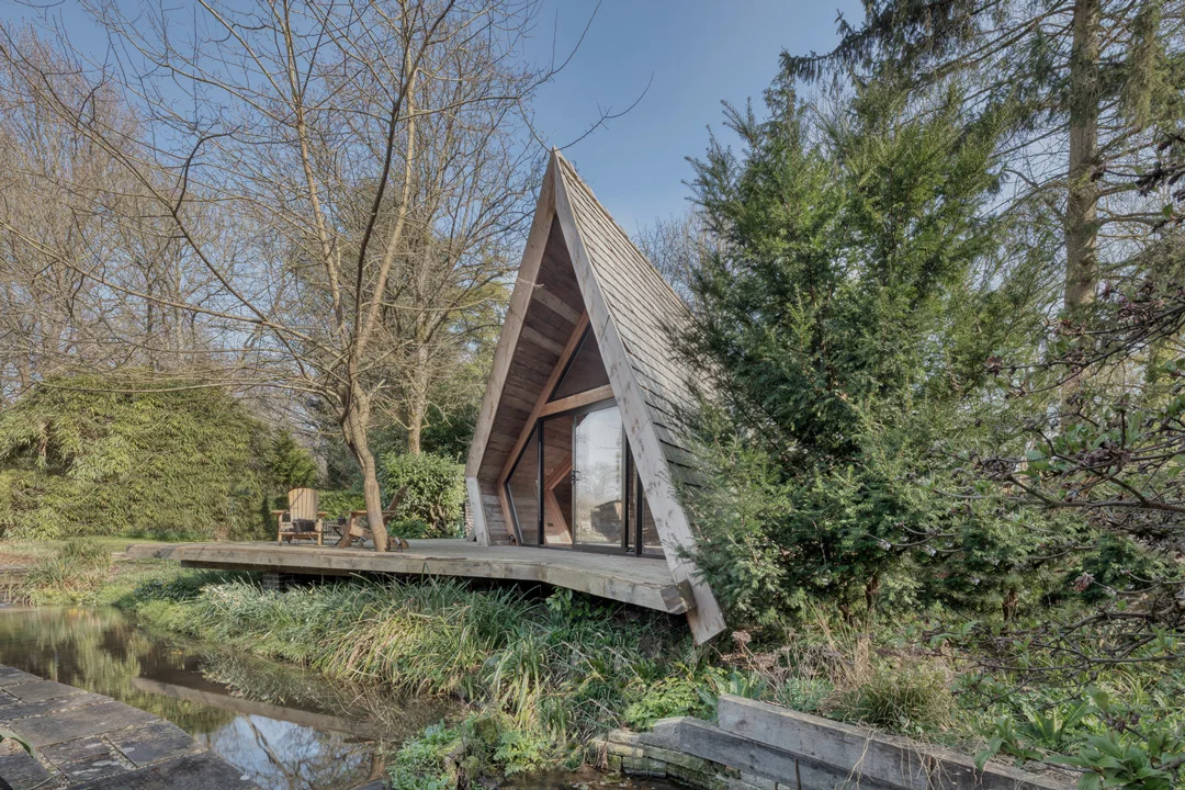 the-climbers-cabin-hampshire-united-kingdom-ar-design-studio-roof