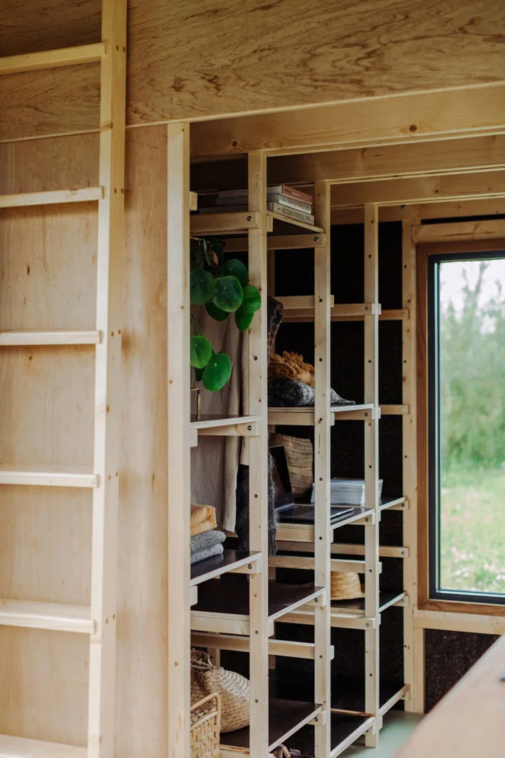 tigin-tiny-homes-ireland-common-knowledge-shelves