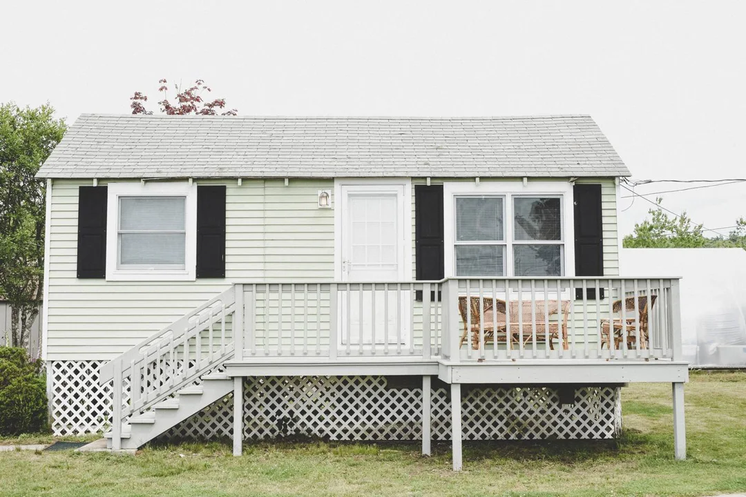 Rhode-Island-Cabins-New-Shoreham-Saltbox-1