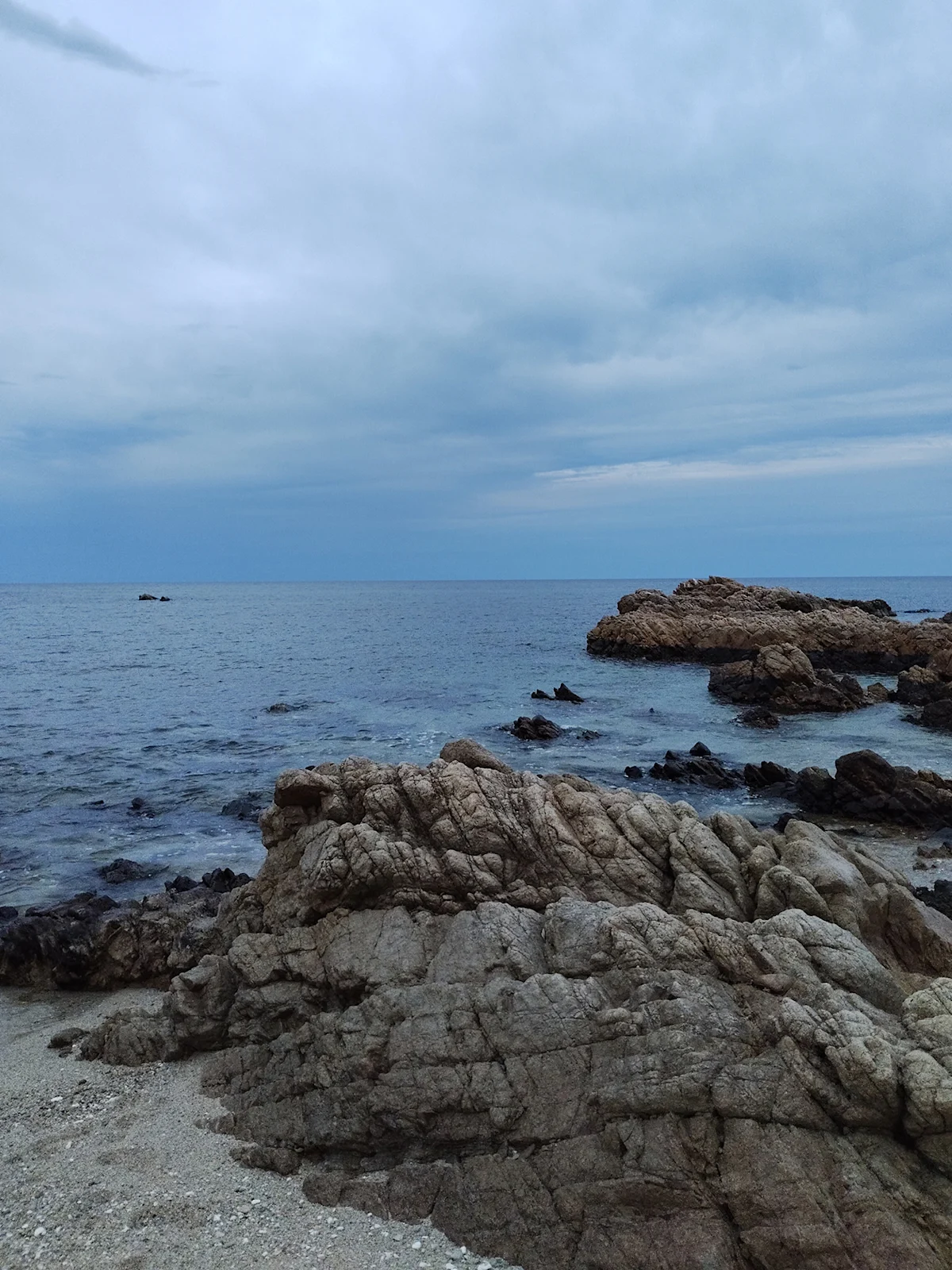 henley-phillips-light-phone-review-baja-coast-LP-shot