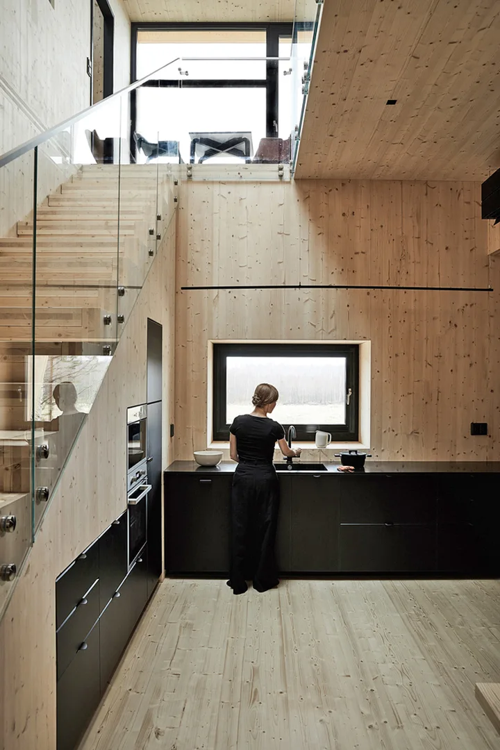 meteorite-cabin-finland-ateljé-sotamaa-kitchen