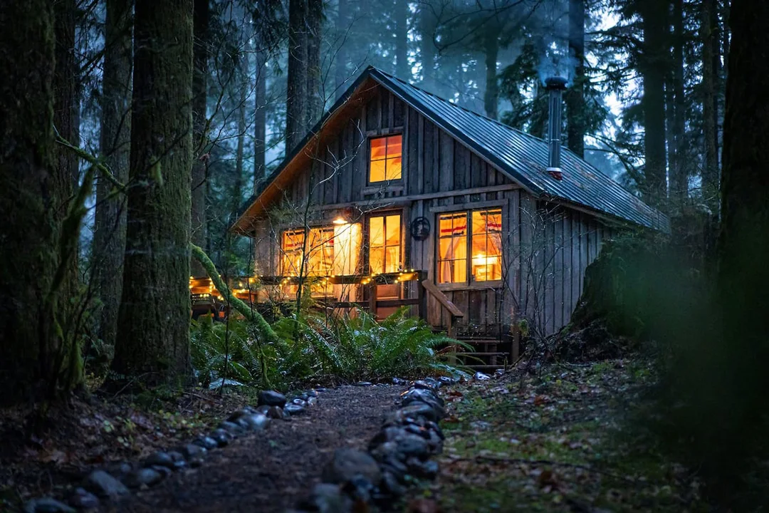 MtHood-Cabin-Rentals-Welches-Cedarwood-Cabin-Exterior.
