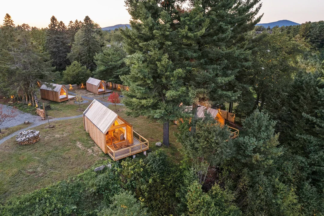 eastwind-hotel-and-bar-lake-placid-new-york-lushna-suites