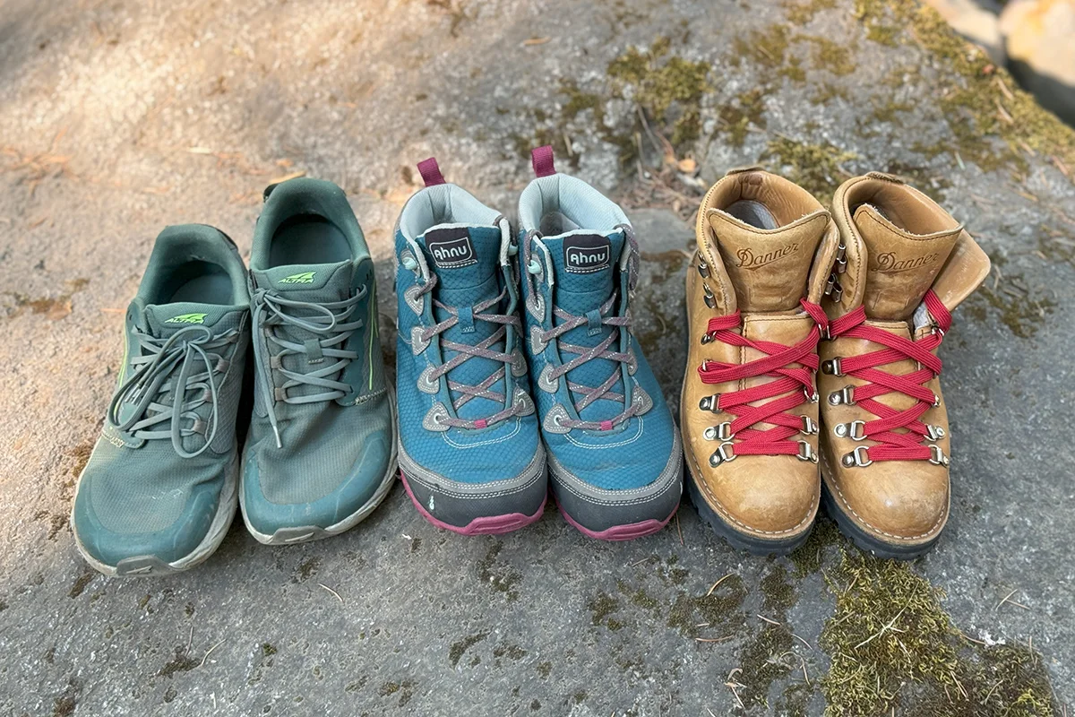 beginners-hiking-checklist-guide-shoes