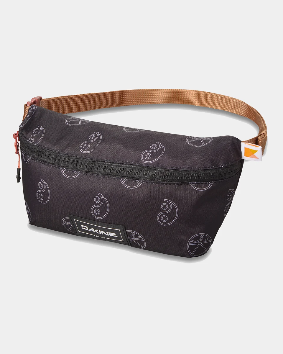 dakine-range-hippack-fieldmag-10