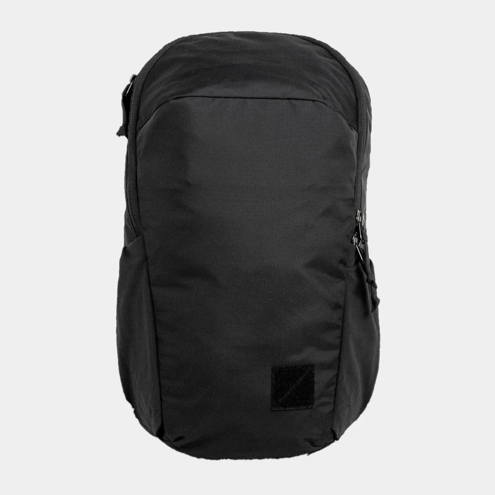 daypacks-evergoods-civic-half-zip-22L