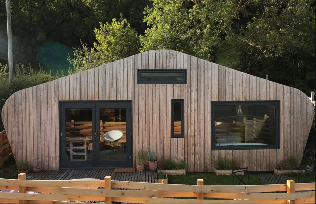 hergest-lee-cabin-wales-paul-gent-facade
