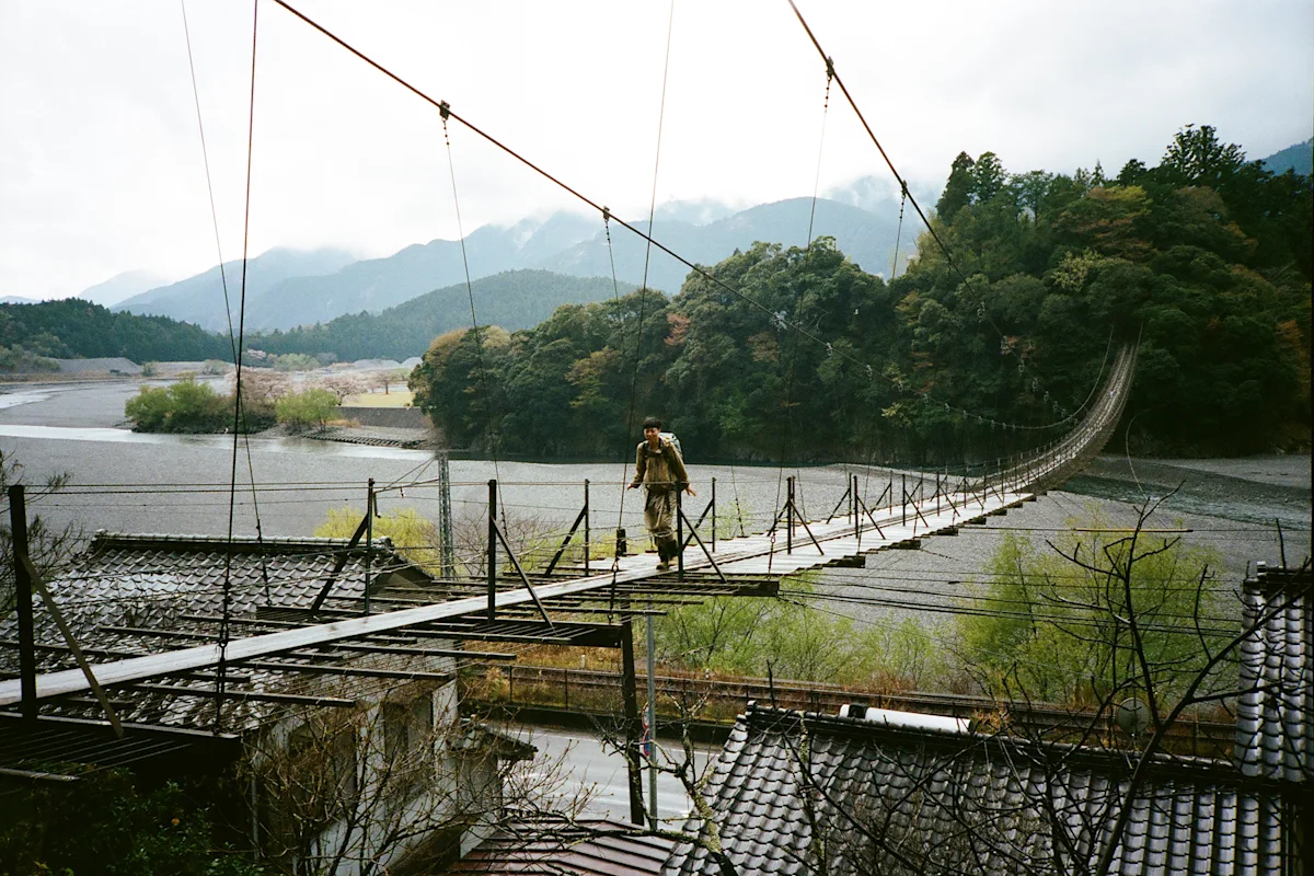 colleen-hammond-katsuo-trail-guide-shiogo-suspension-bridge