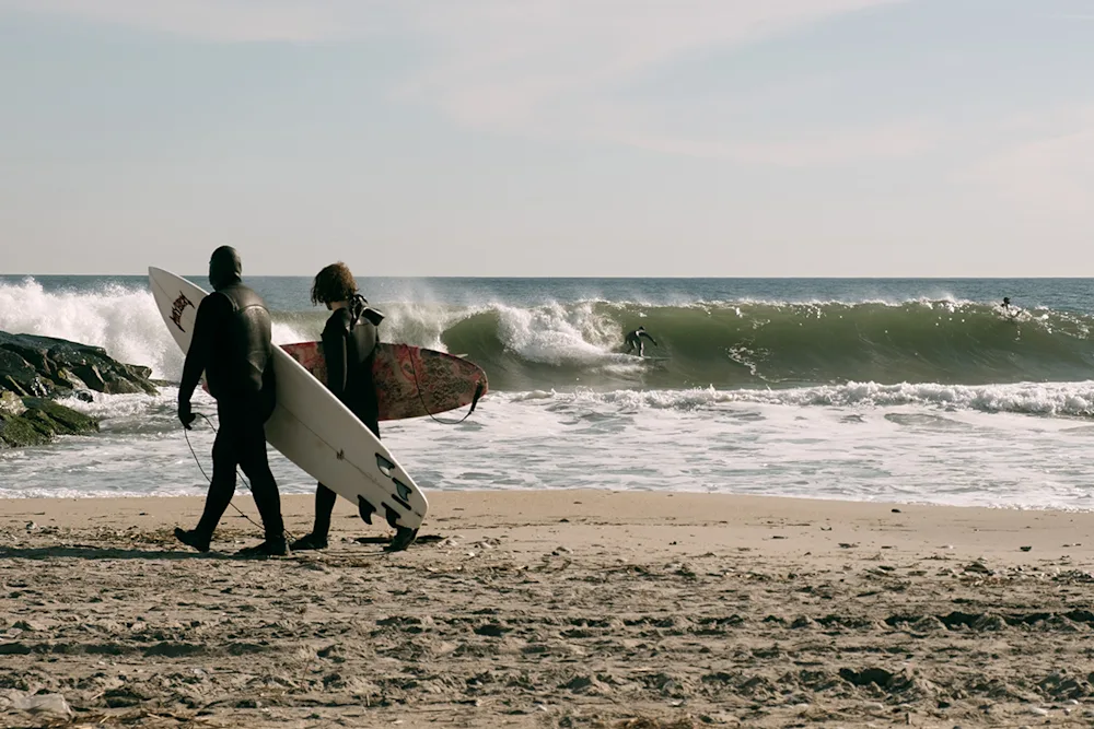 New York City Surfing: A Comprehensive Guide for Locals & Tourists Alike