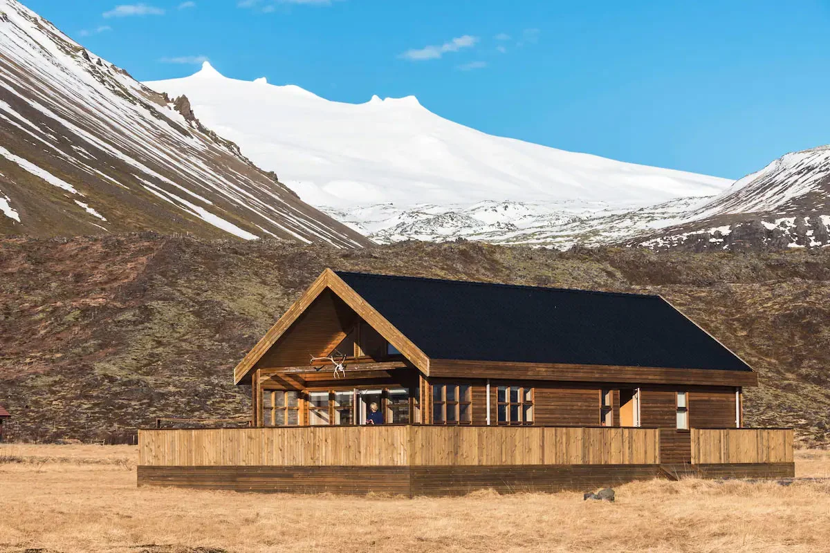 snafellsnesjokull-national-park-cabin-snafellsbar-iceland-2