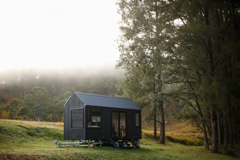This Off-Grid Micro Cabin Embraces Nature in the Australian Outback
