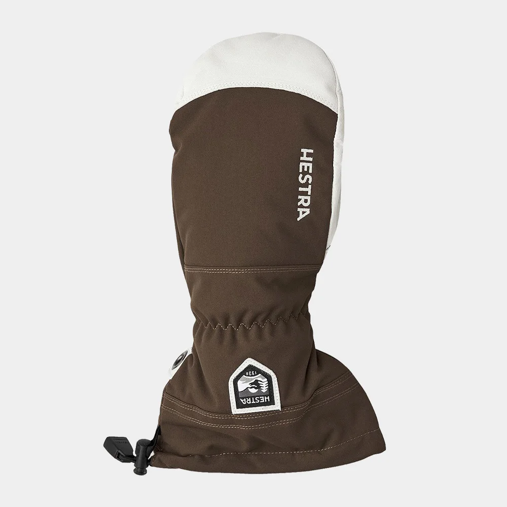 andy-cochrane-dogsledding-boundary-waters-gear-hestra
