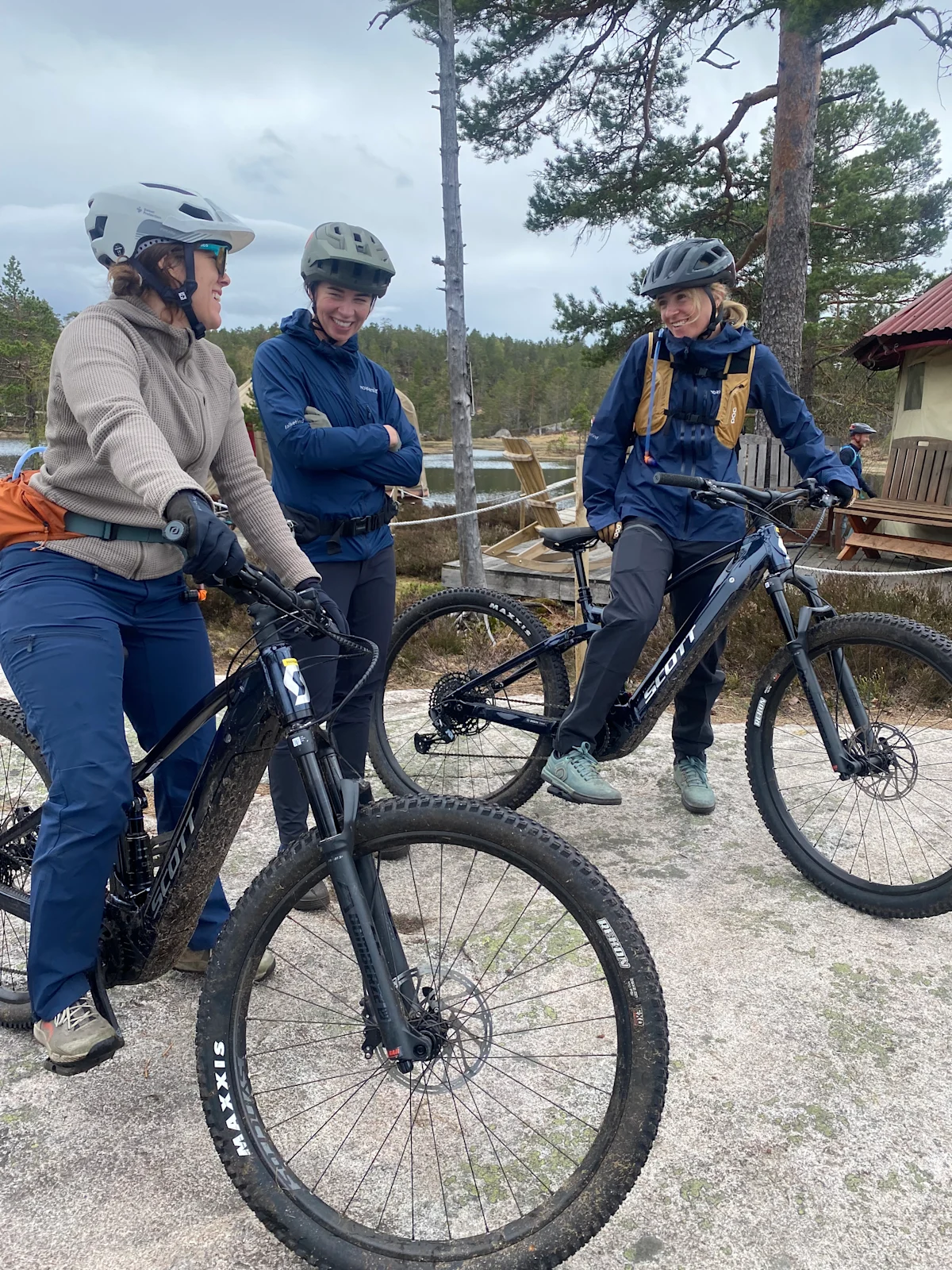 hannah-singleton-norrona-telemark-mountain-bike-hannah-on-bike