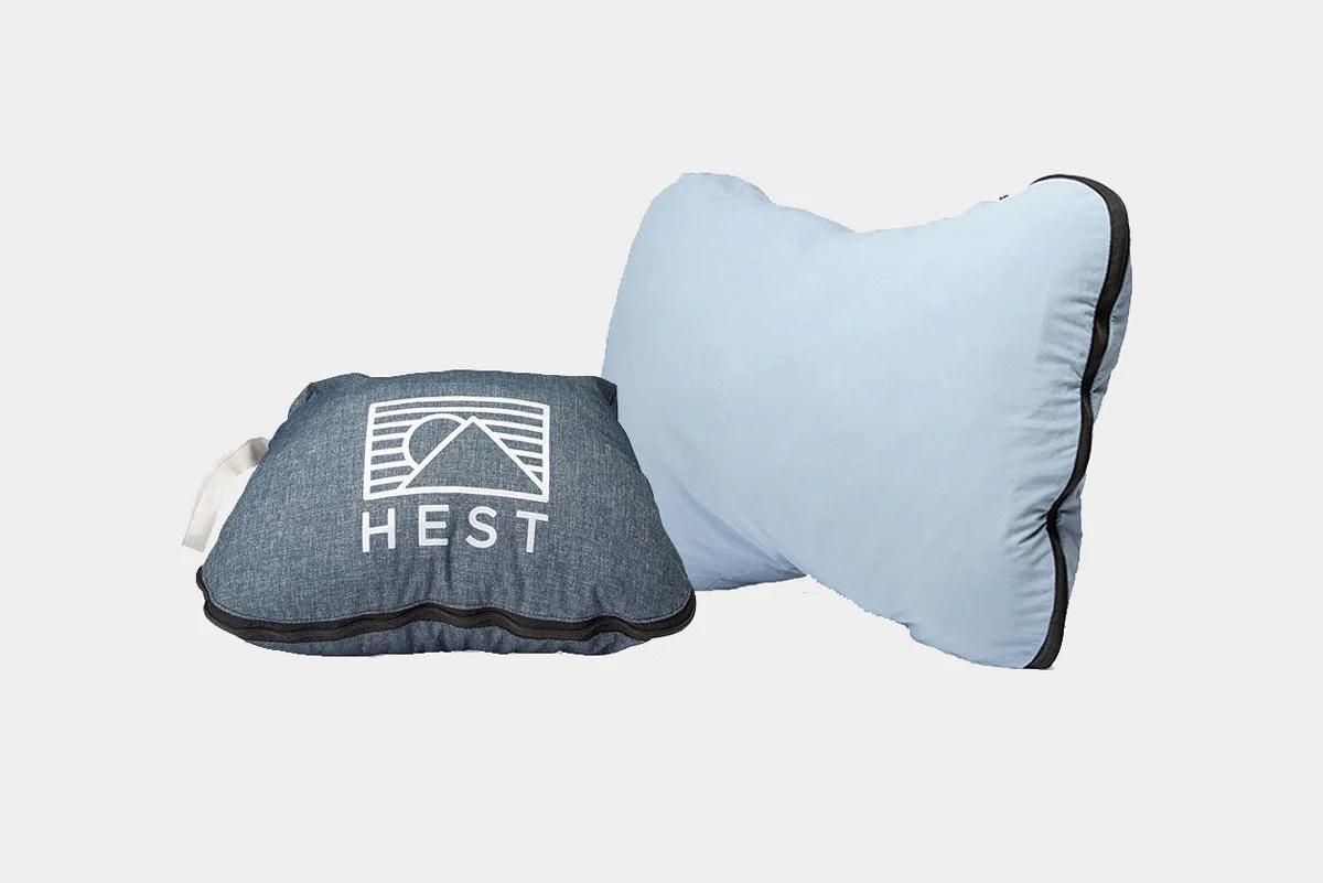 car-camping-essentials-hest-pillow