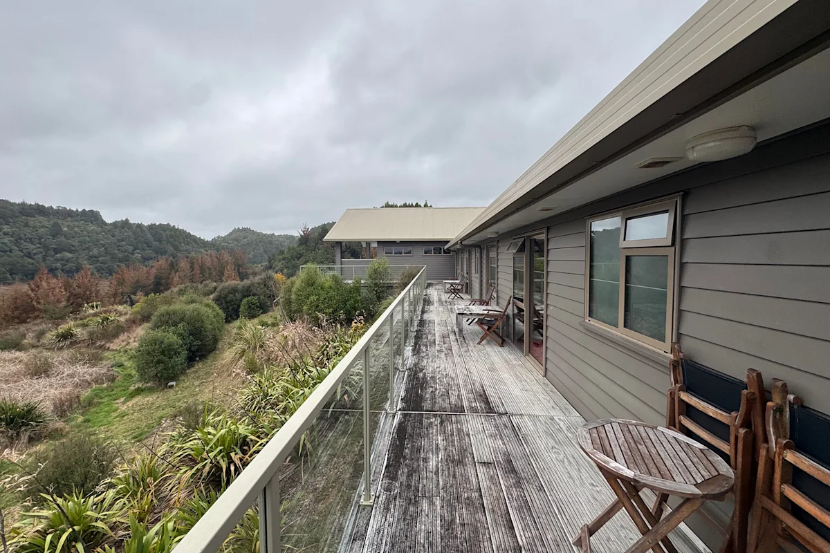 daniel-varghese-timber-trail-lodge-deck