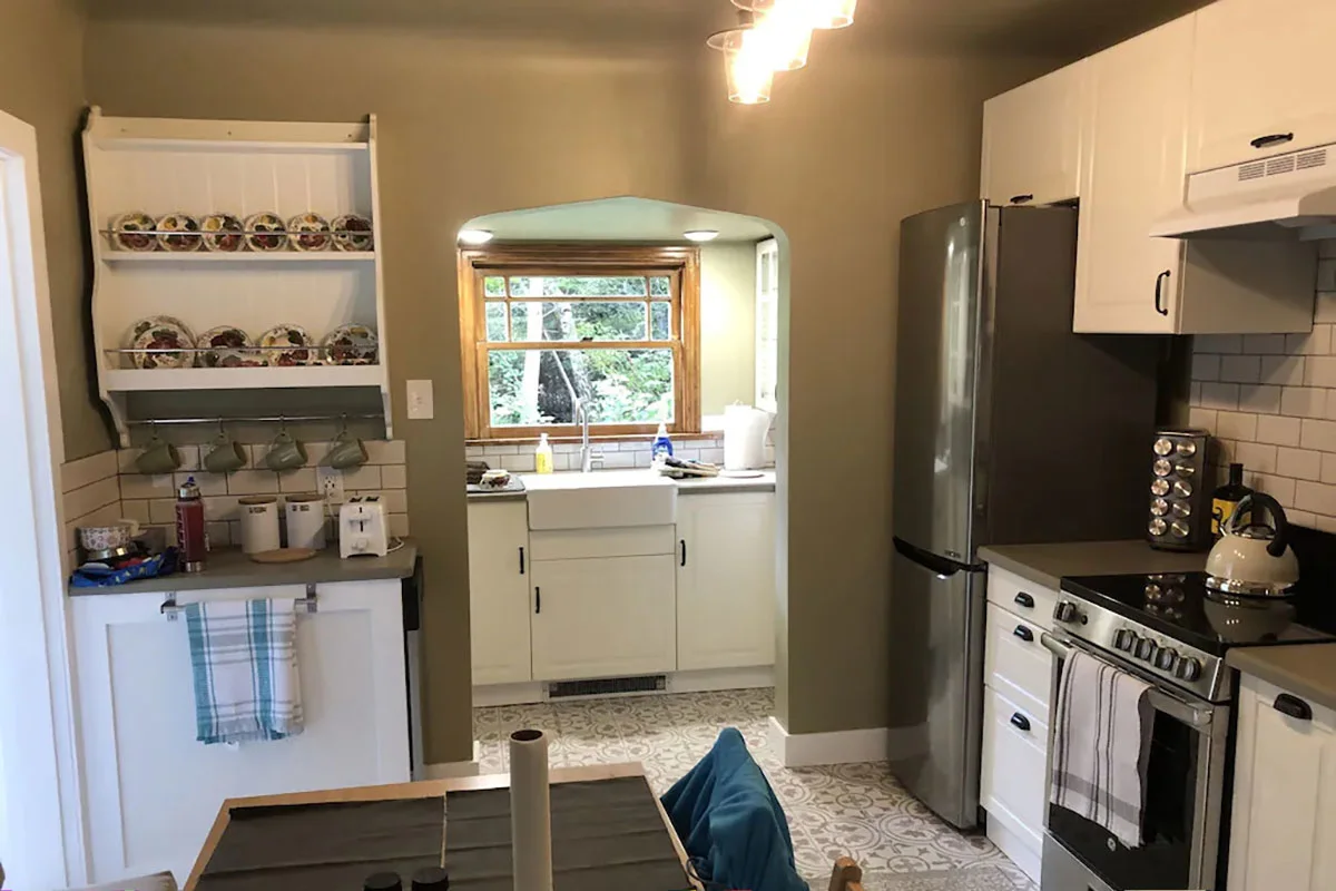 victoria-cabins-and-vacation-rentals-roundup-tea-house-interior