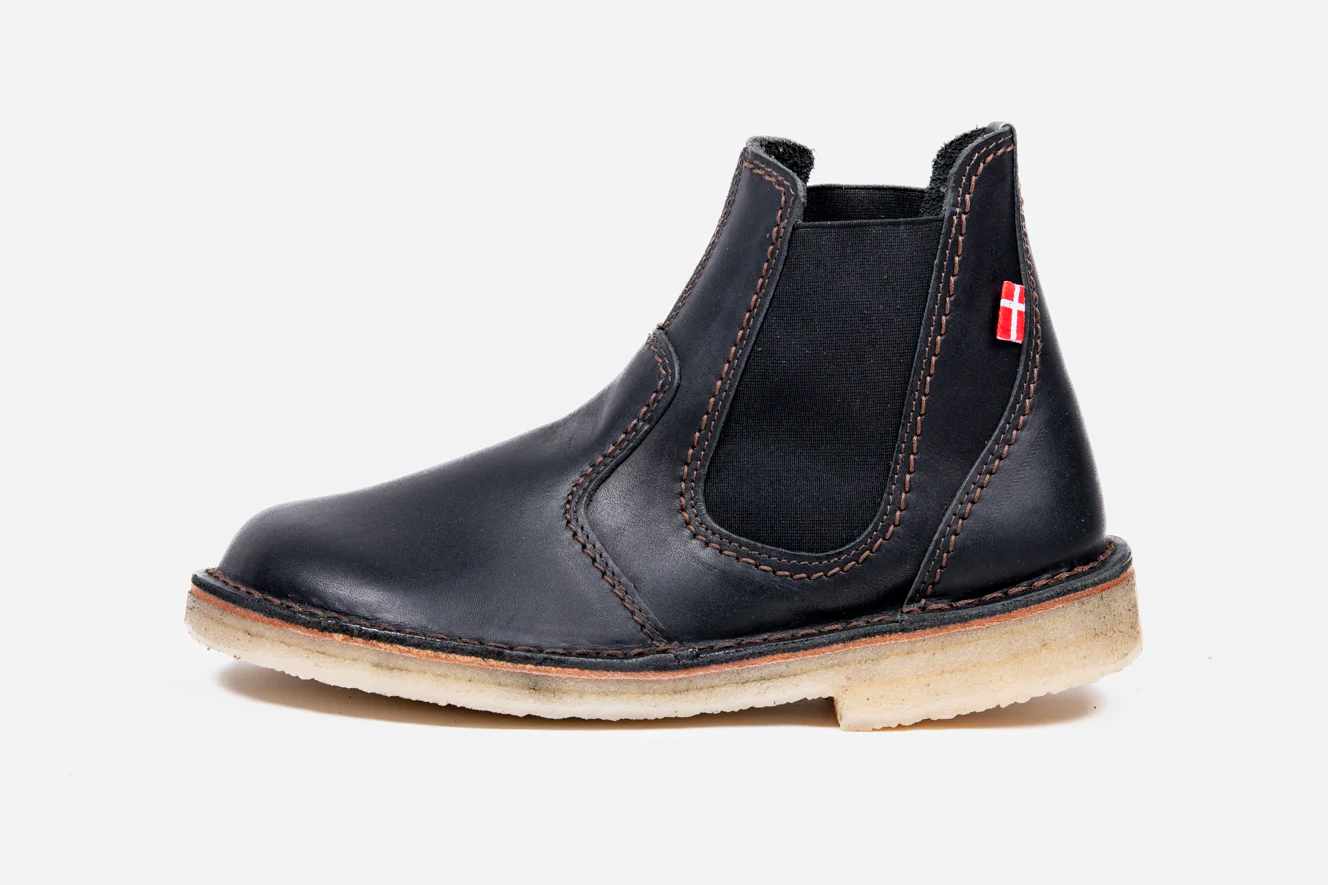 13 Best Blundstone Alternatives Pull on Dupes Field Mag