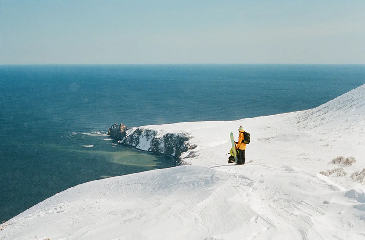 Tanner-Bowden-Kamchatka-Ski-Fieldmag-1