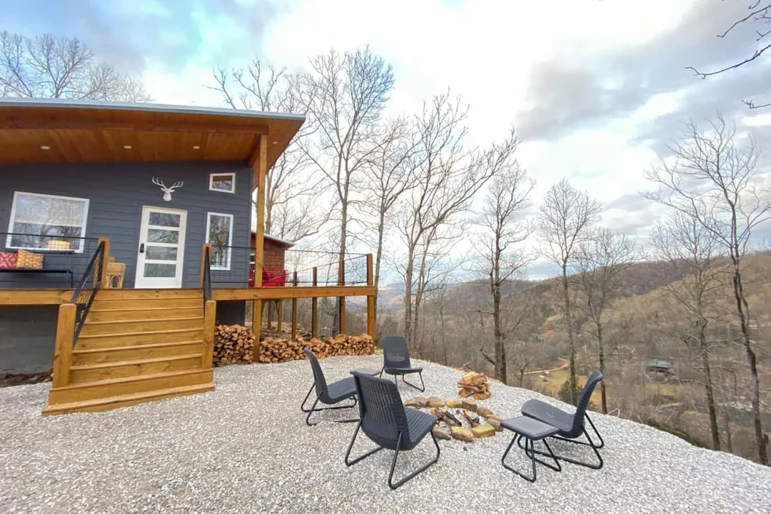 the-aerie-cabin-mountain-views-arkansas