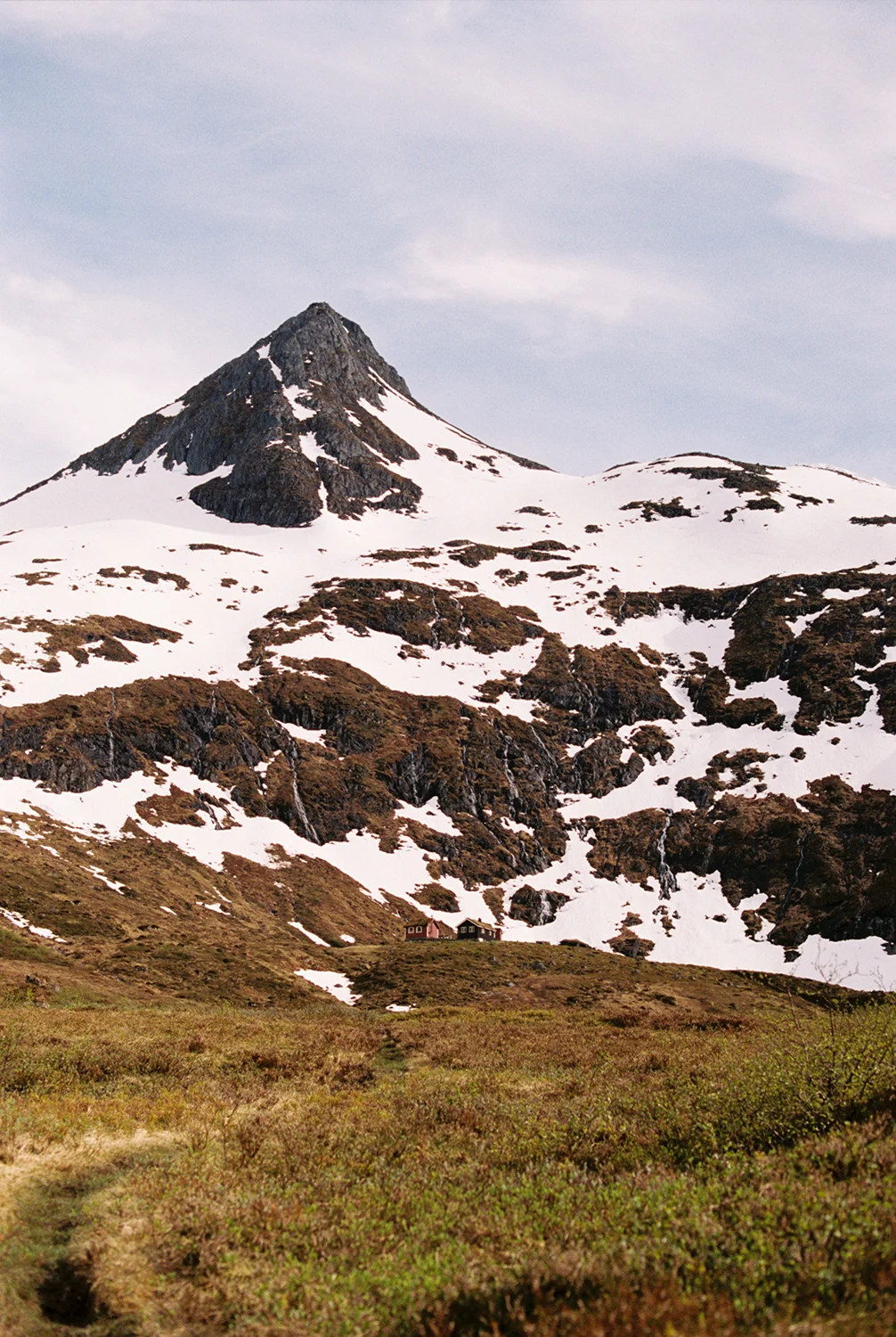 Amundsen-Sunmore-Hiking-11-hut