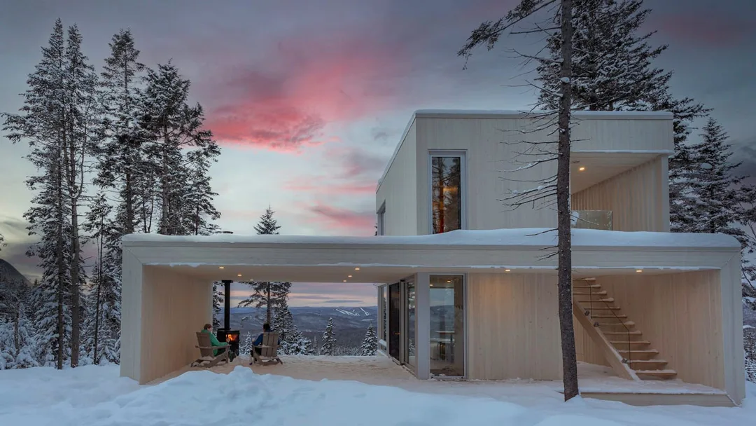 Le-Maelstrom-Lac-Beauport-Quebec-Mica-Cabin