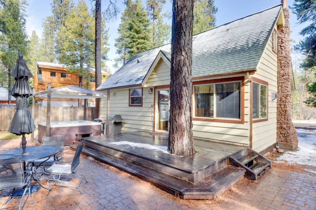 19 Best Lake Tahoe Cabin Rentals For Nature Lovers 2024 Field Mag   Lake Tahoe Cabins Tahoma Tahoma Cabin 2 