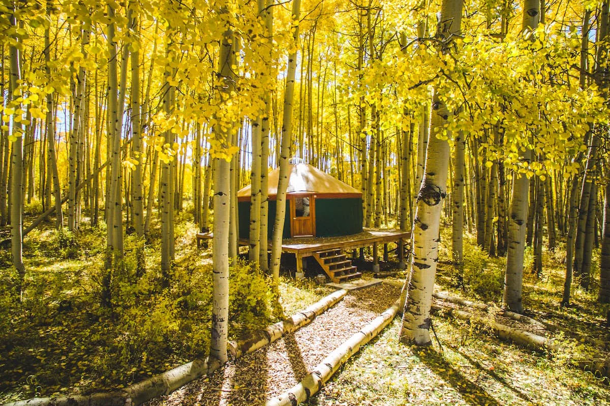 colorado-glamping-list-4-mountaintop-green-yurt