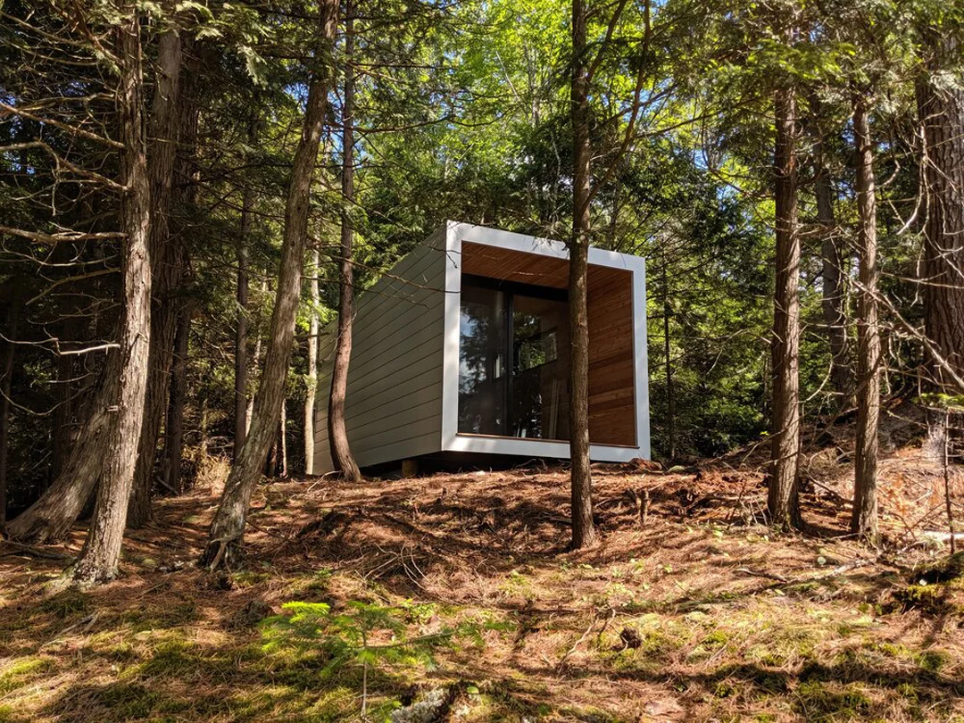 profile-cabins-aux-box-thumb