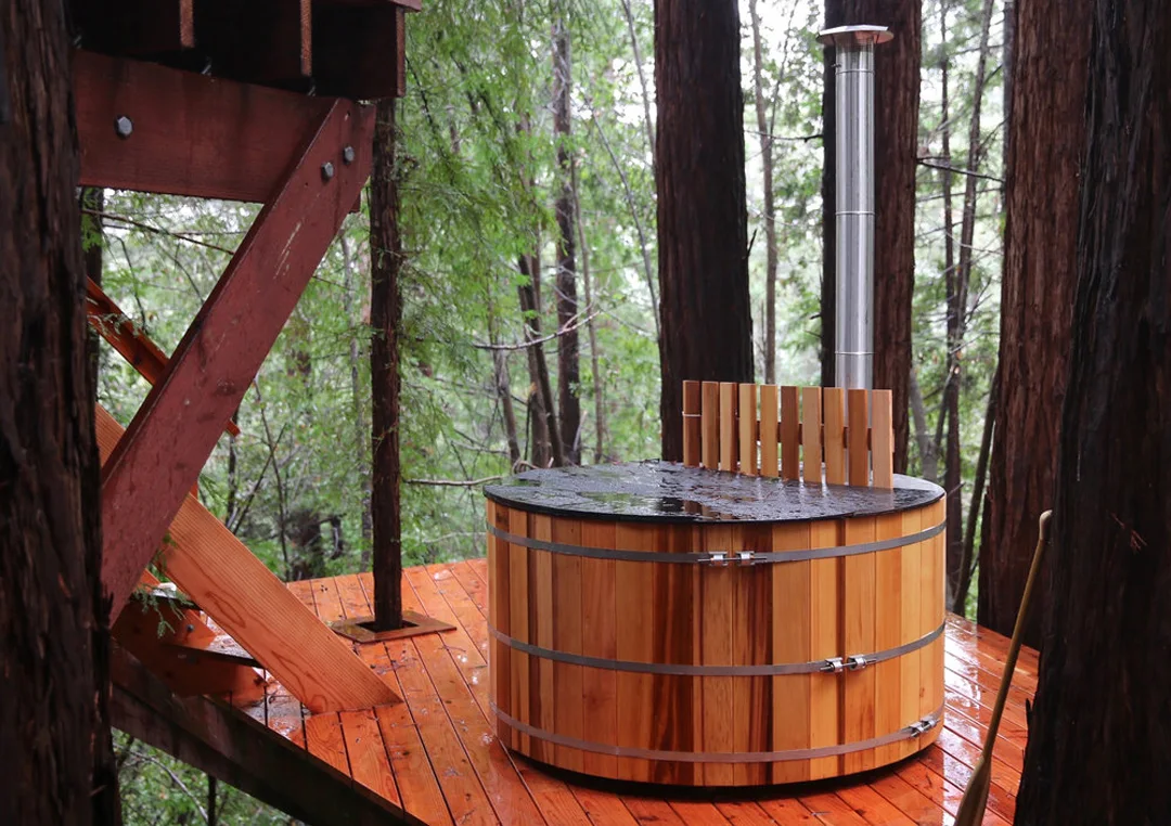 redwood-cabin-elevated-spaces-waldman-fiffer-hot-tub