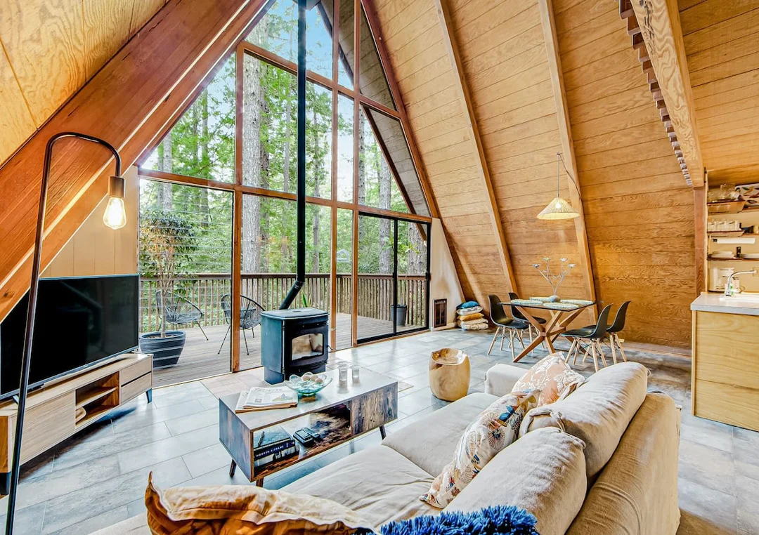 mendocino-cabins-gualala-star-nest-a-frame-interior