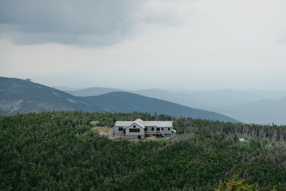 attar-pemi-ridge-hut-view